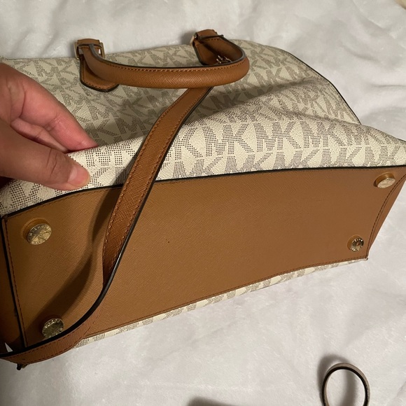 2 Michael kors bags - Picture 5 of 16